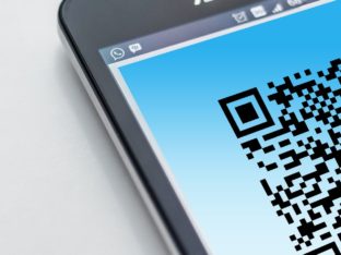 Foto de um QR Code em um smartphone simbolizando o tema Gerar QR Code PIX